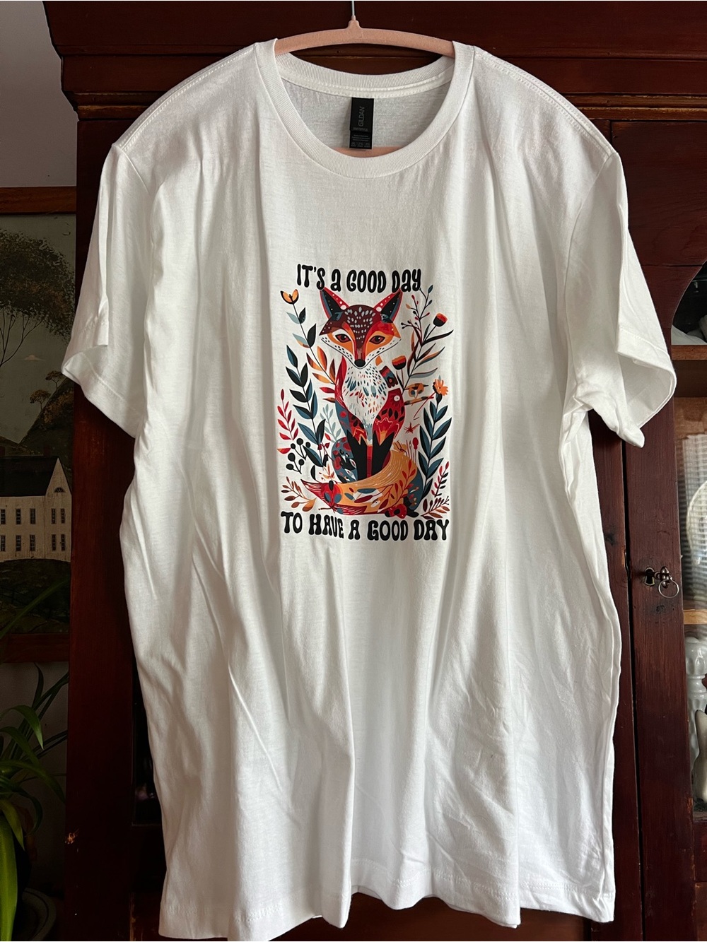 New White Graphic Fox Crewneck T-Shirt - It's a Good Day